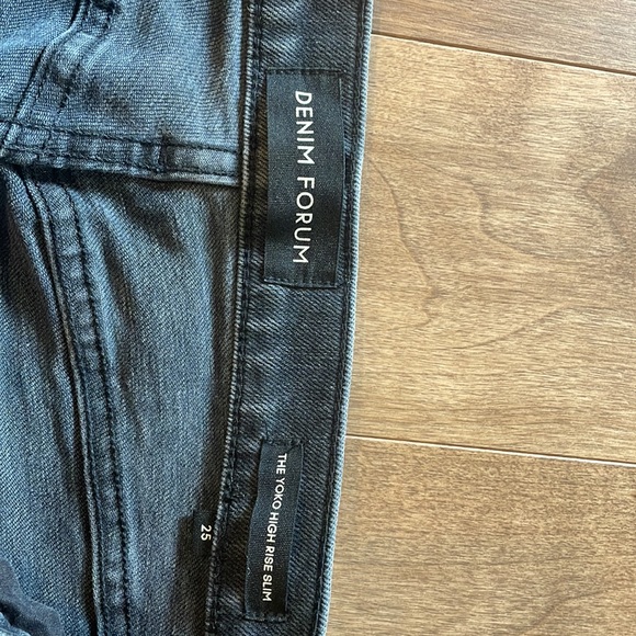 Denim forum (aritzia) jeans - size 25 - never worn - Picture 4 of 5